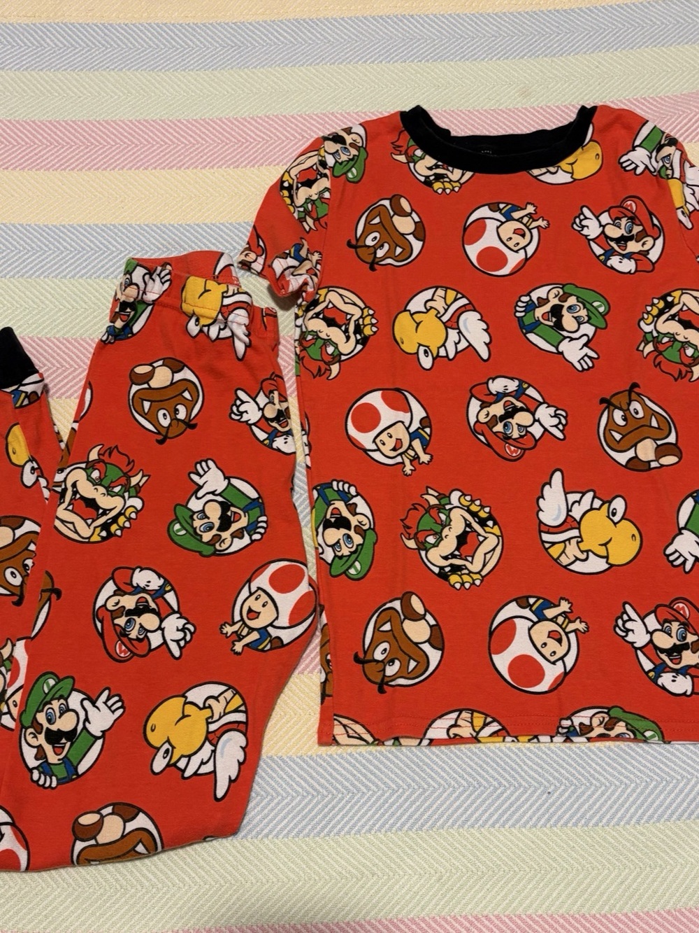 Nintendo Super Mario Character All-Over Print Pajama Set Boys Size 10 Red &